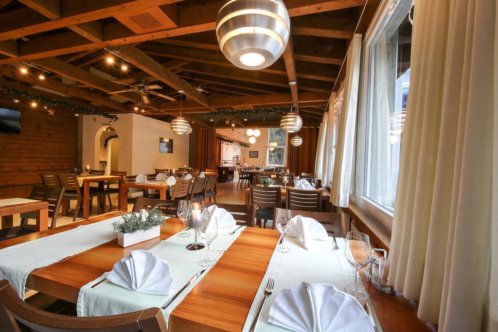 Hotel Grüsch Екстериор снимка