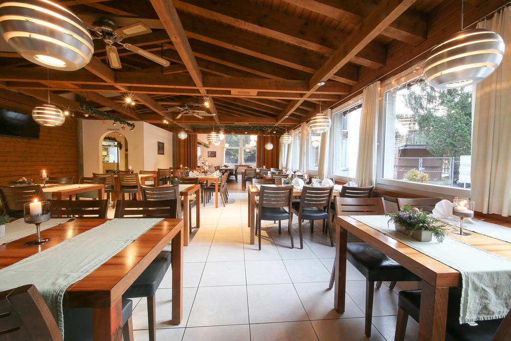 Hotel Grüsch Екстериор снимка