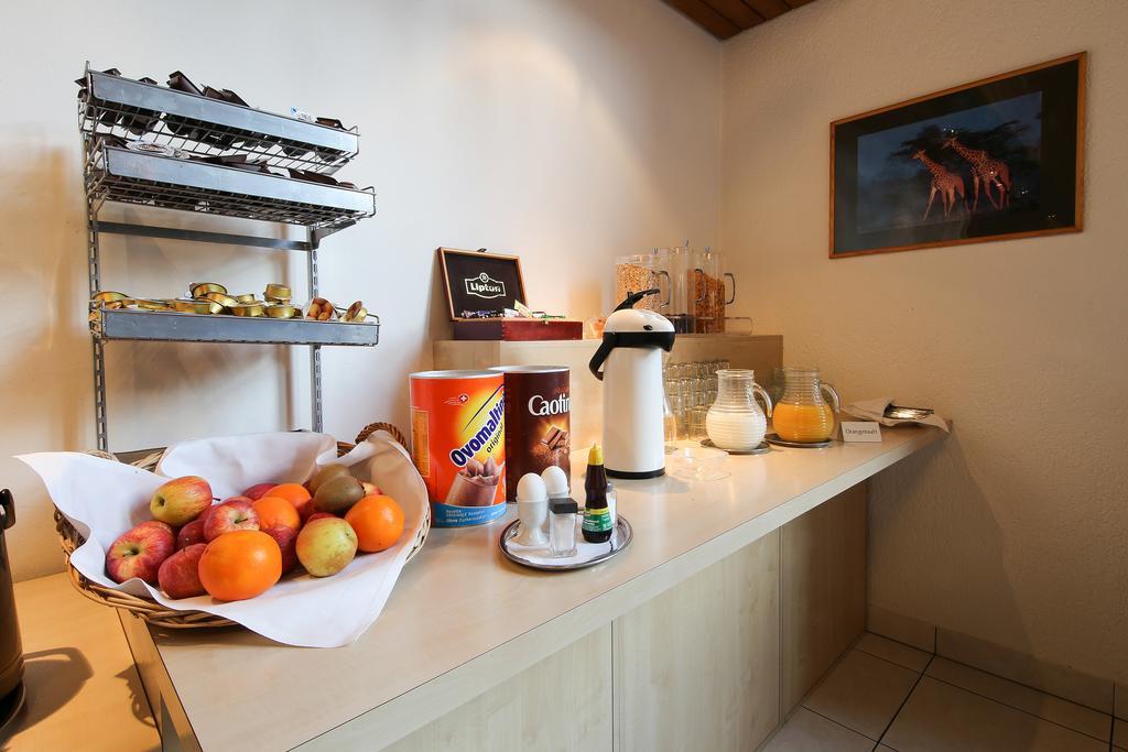 Hotel Grüsch Екстериор снимка